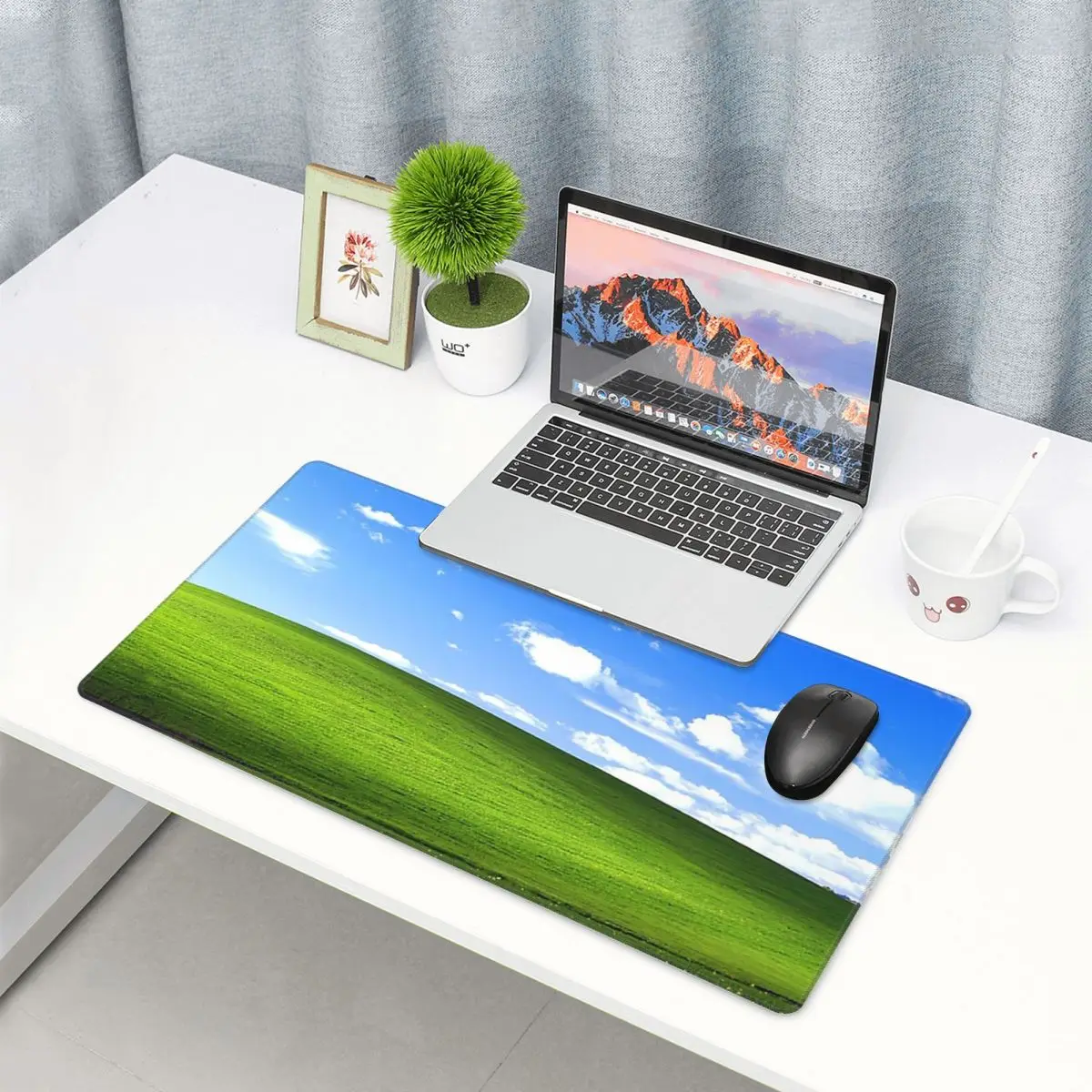 Laptop Accessories Wallpaper - Alas Mouse Besar Wallpaper Windows XP